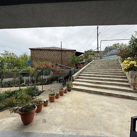 Guest House T&N Kutaisi Exterior photo