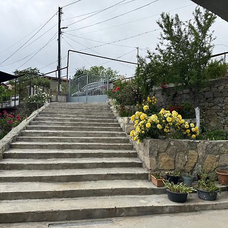 Guest House T&N Kutaisi Exterior photo