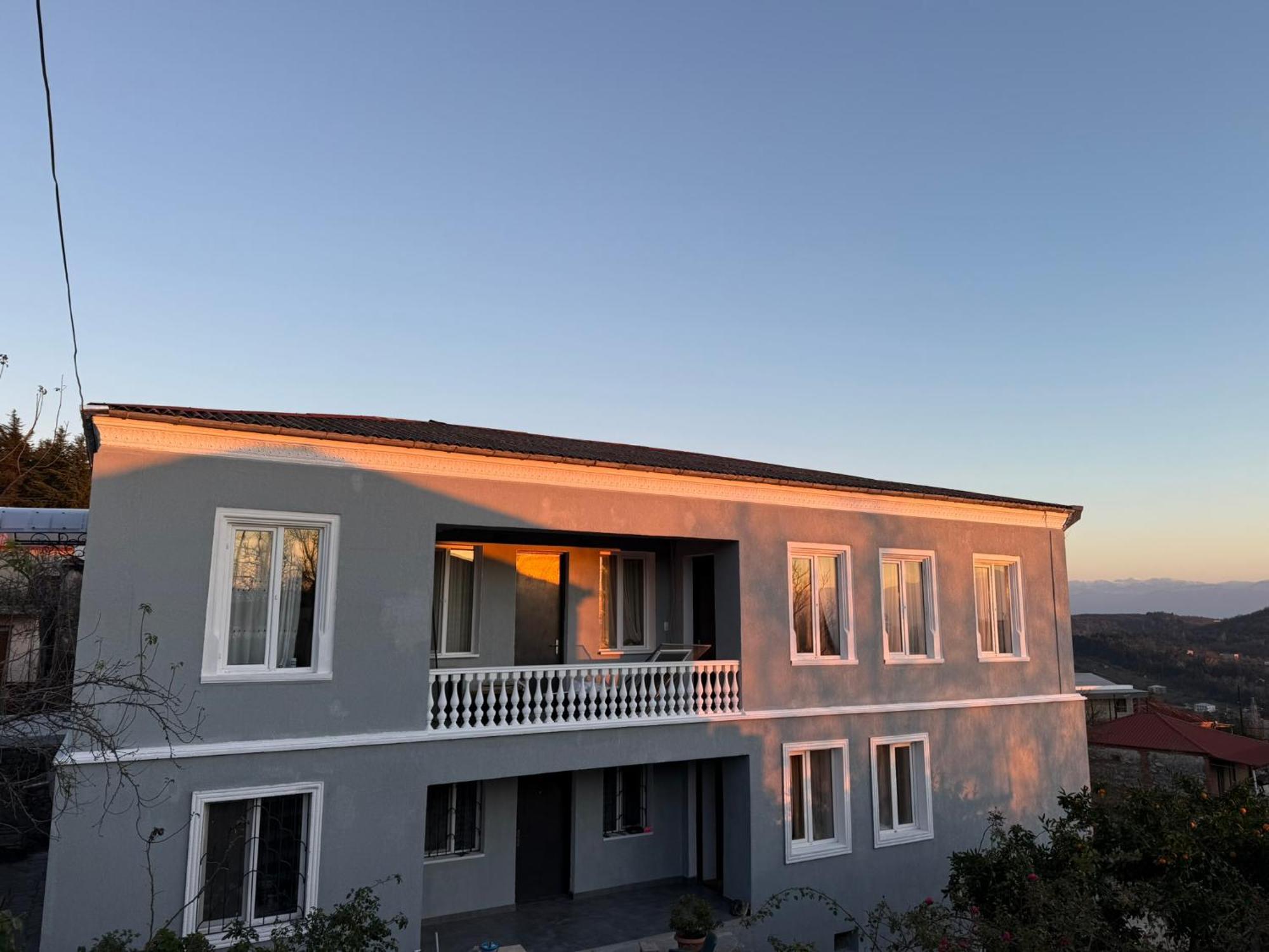 Guest House T&N Kutaisi Exterior photo