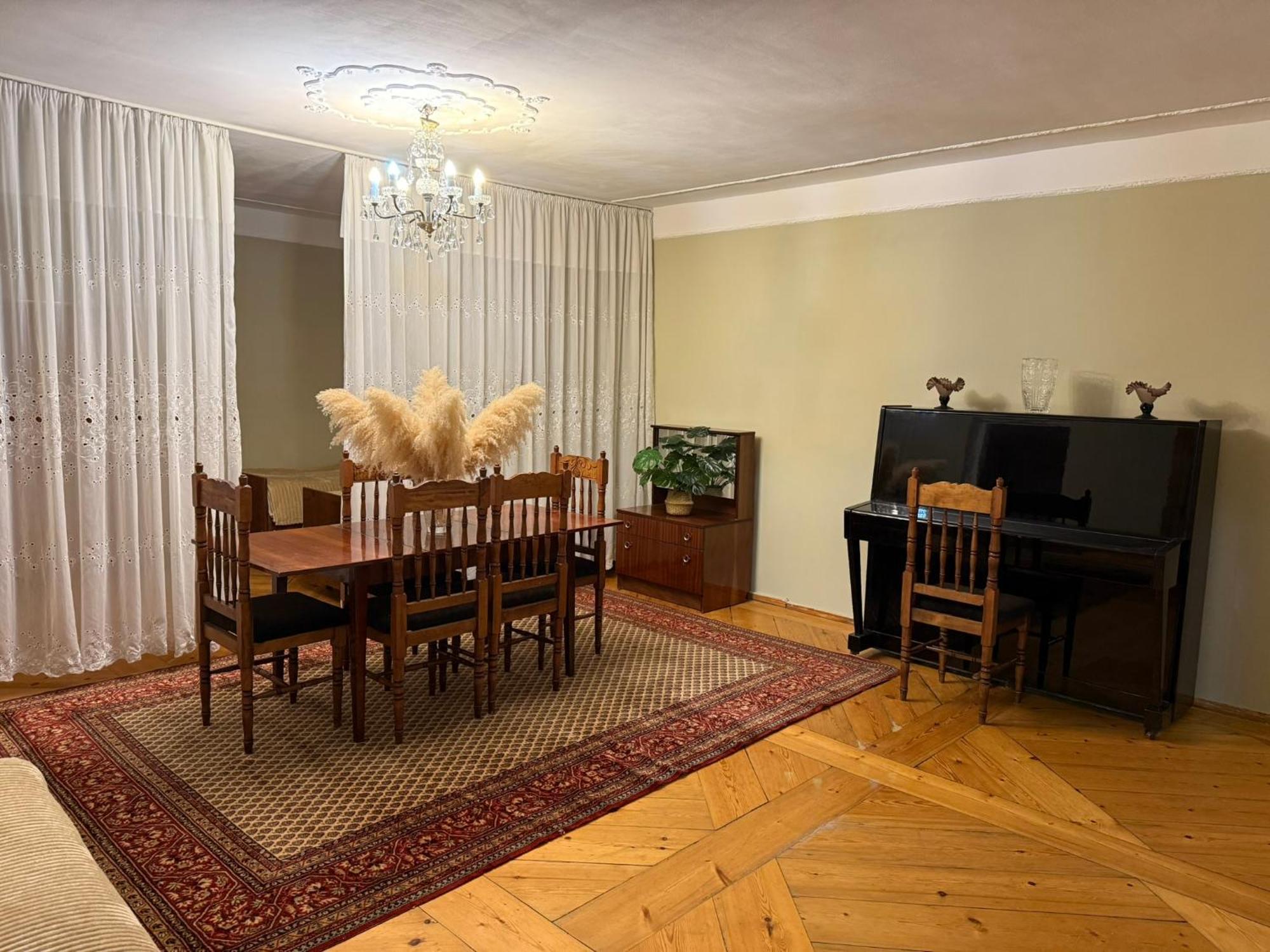 Guest House T&N Kutaisi Exterior photo