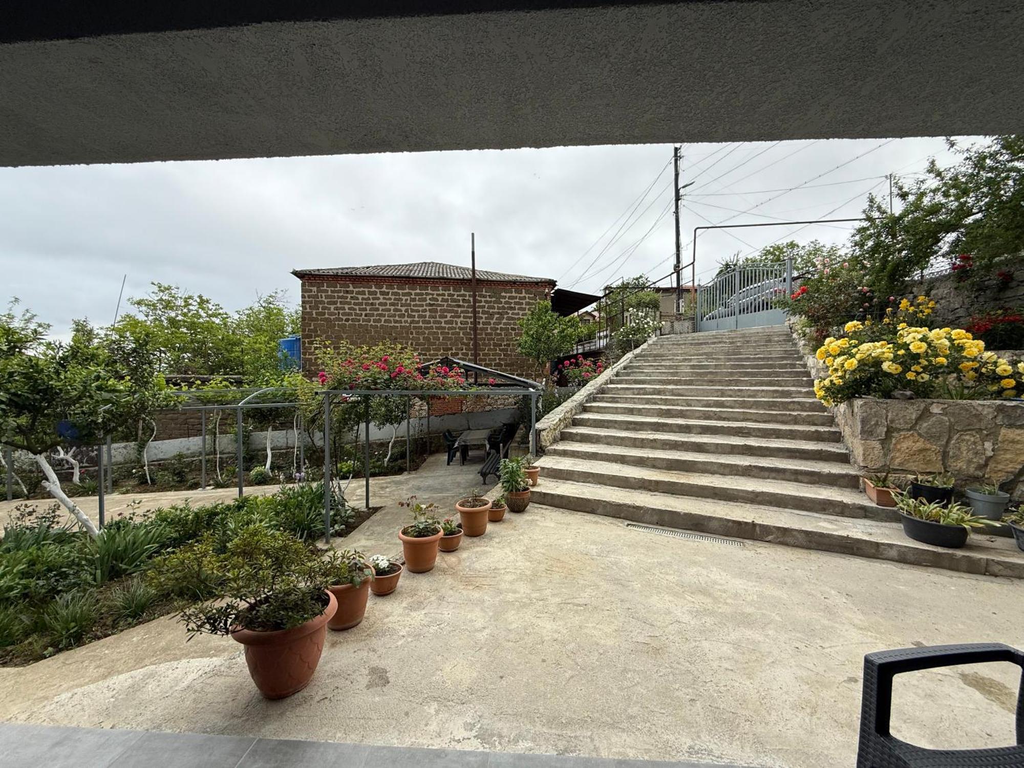 Guest House T&N Kutaisi Exterior photo