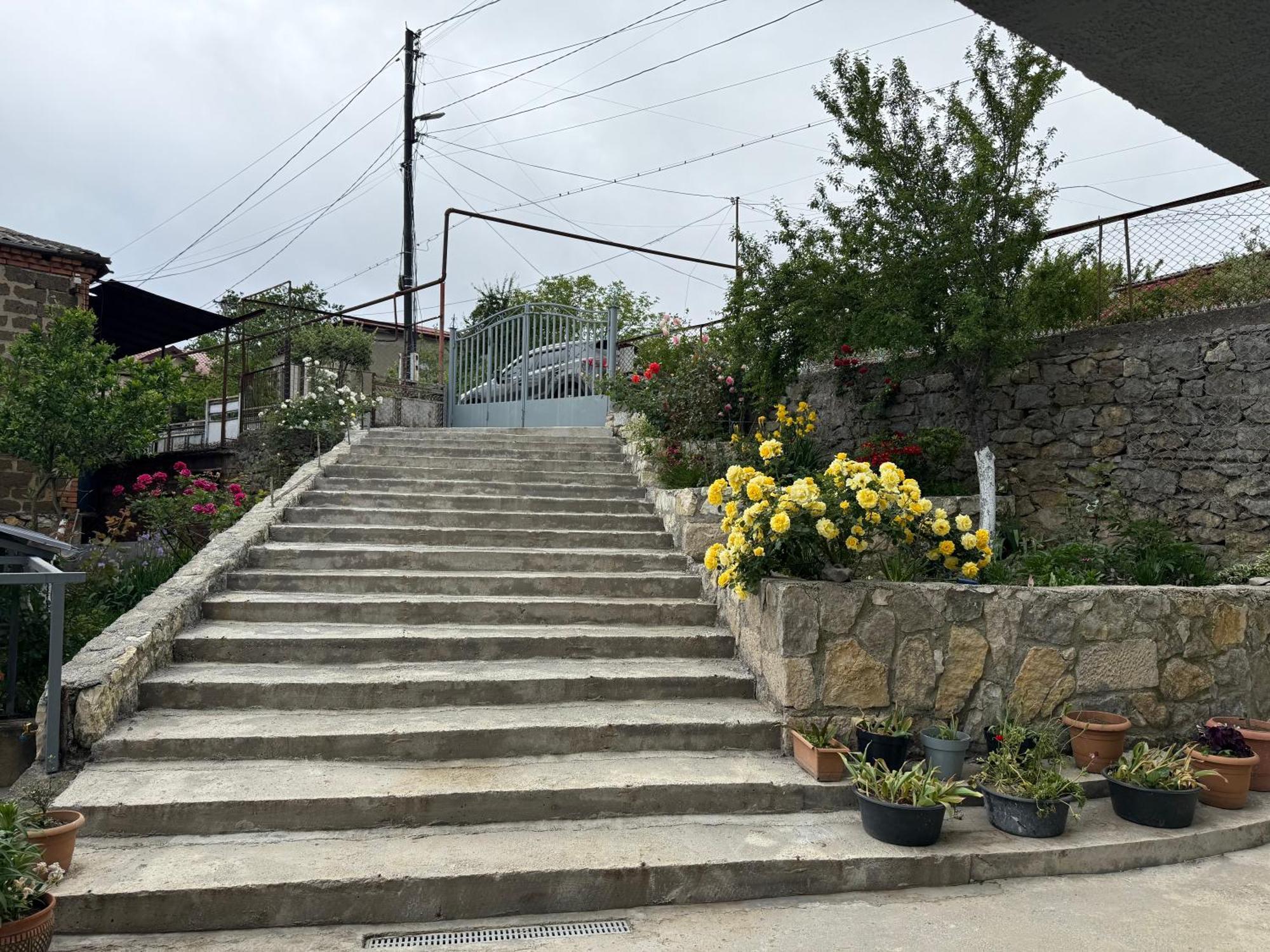 Guest House T&N Kutaisi Exterior photo