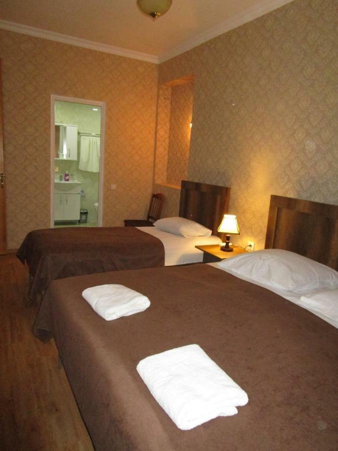 Guest House T&N Kutaisi Exterior photo