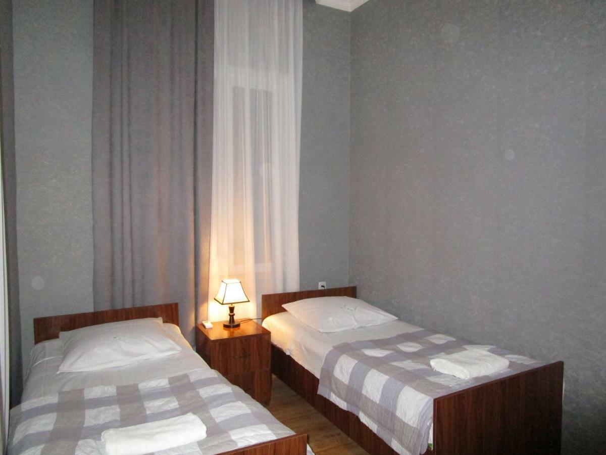 Guest House T&N Kutaisi Exterior photo